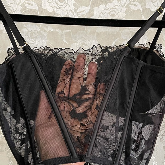 VS Lace Bustier - Picture 3 of 5